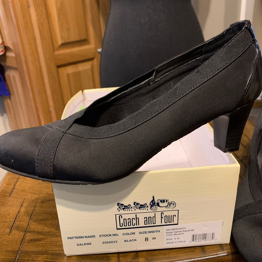 NWOT Size 8 Coach & Four dress shoes 👠 stretchy !